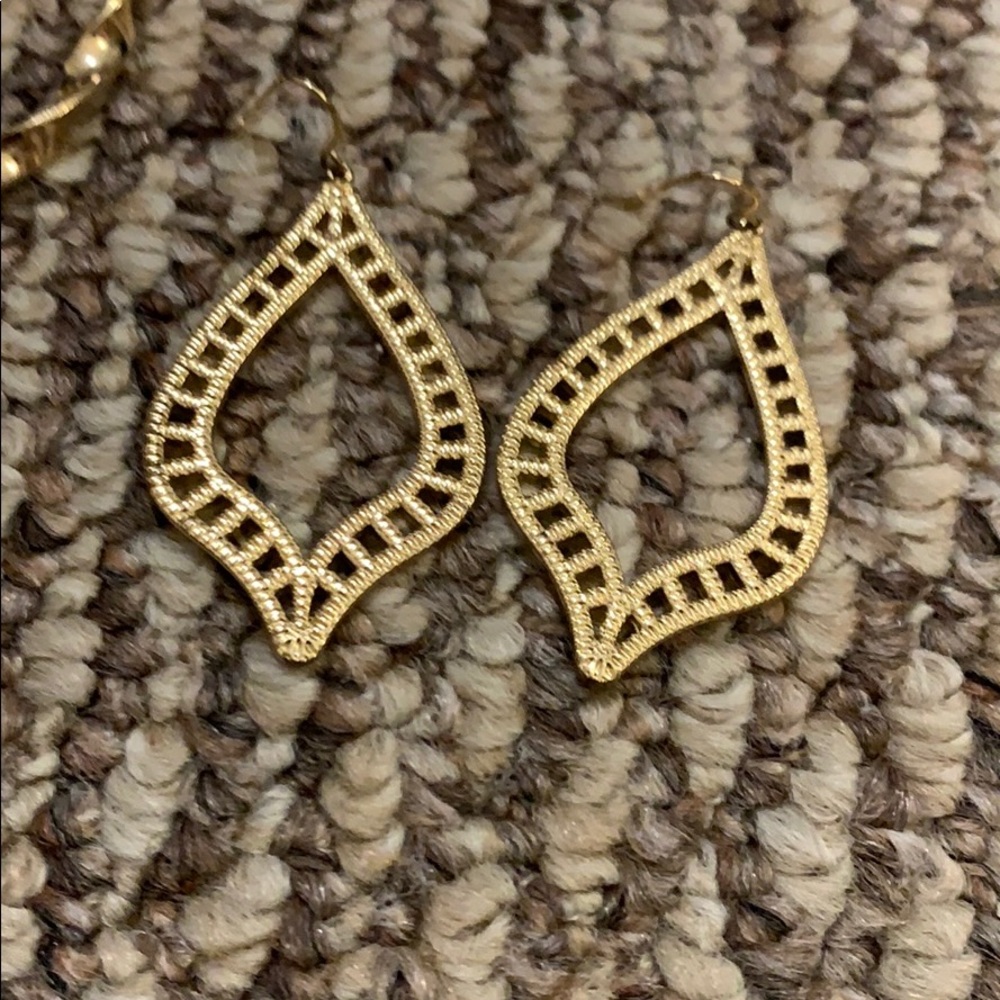 Gold earrings perfect condition not heavy
